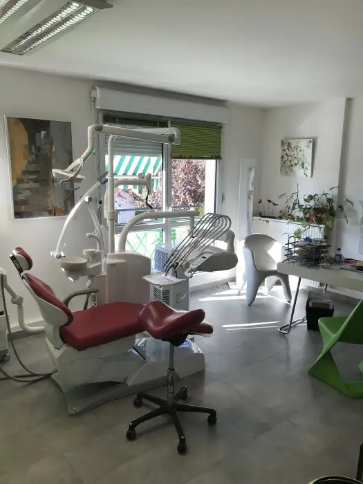 Salle de soins du cabinet dentaire Dr Viviane Vu à Fresnes (94)